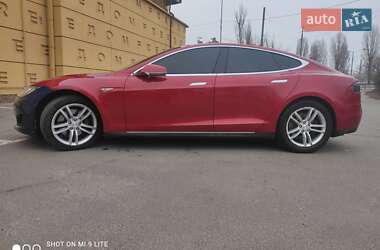Лифтбек Tesla Model S 2014 в 