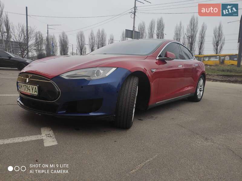 Ліфтбек Tesla Model S 2014 в Києві