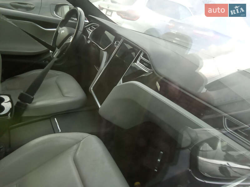 Лифтбек Tesla Model S 2017 в Львове