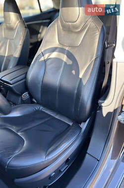 Ліфтбек Tesla Model S 2013 в 