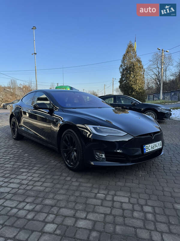 Лифтбек Tesla Model S 2018 в Львове