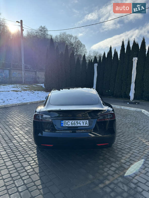 Лифтбек Tesla Model S 2018 в Львове