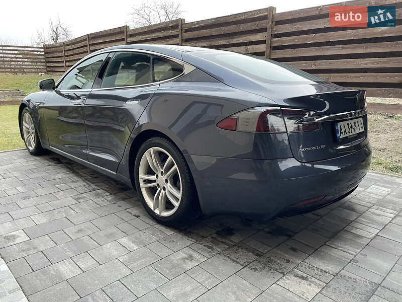 Ліфтбек Tesla Model S 2016 в Києві
