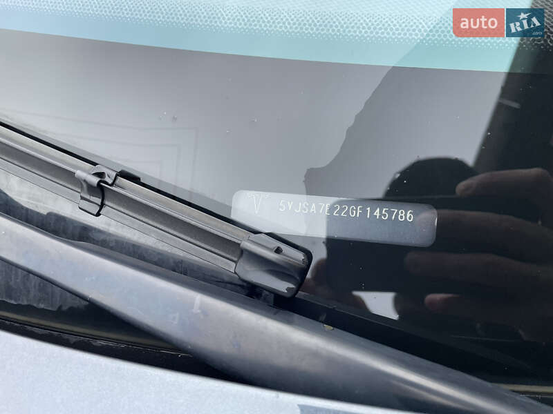 Ліфтбек Tesla Model S 2016 в Києві