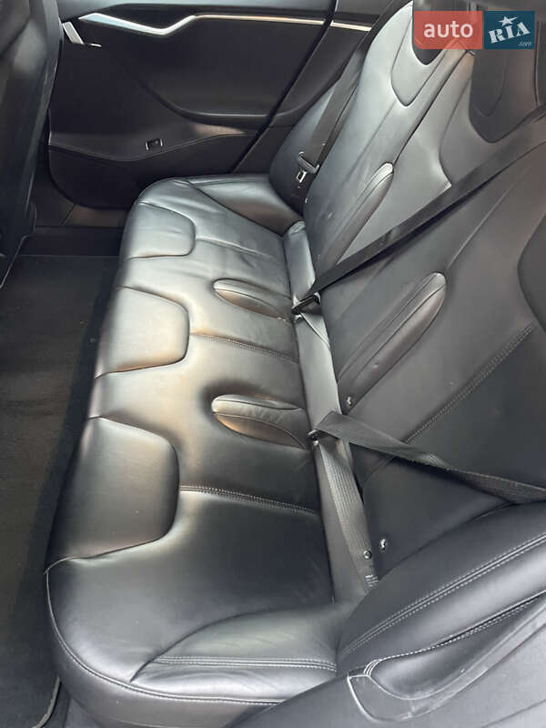 Ліфтбек Tesla Model S 2016 в Києві