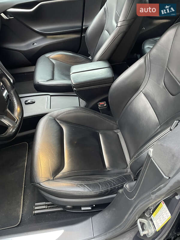 Ліфтбек Tesla Model S 2016 в Києві