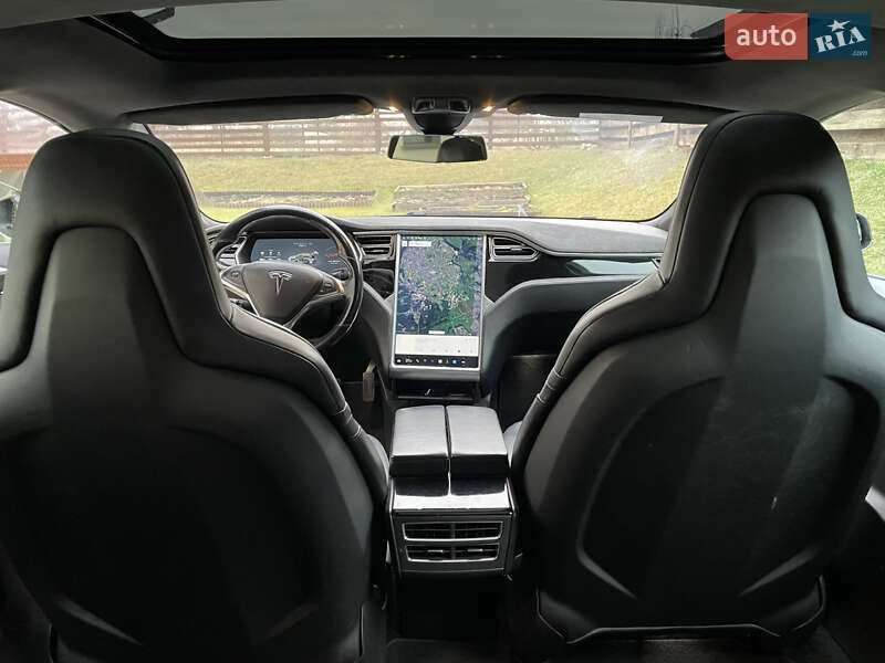 Ліфтбек Tesla Model S 2016 в Києві