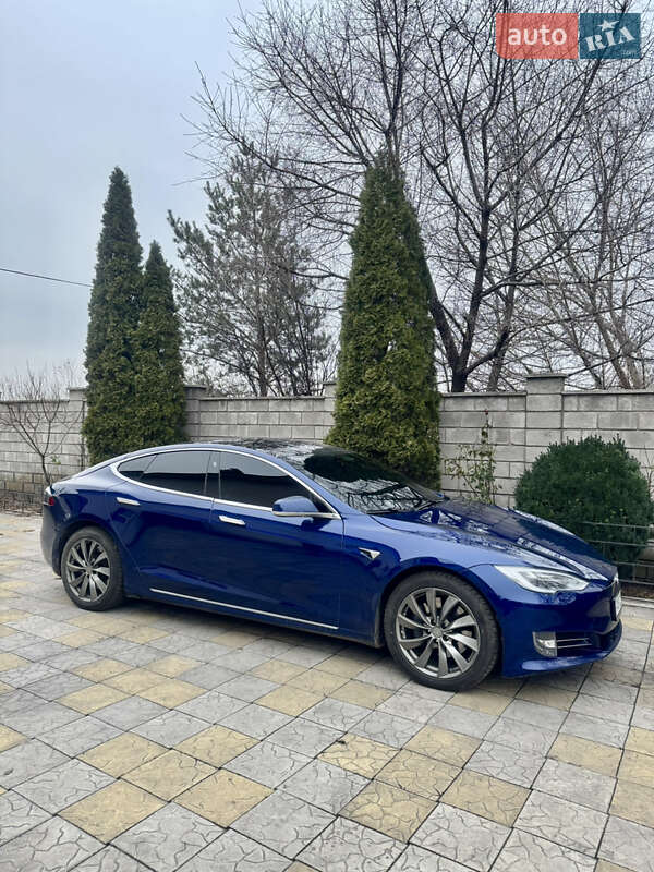 Ліфтбек Tesla Model S 2017 в Кам'янському