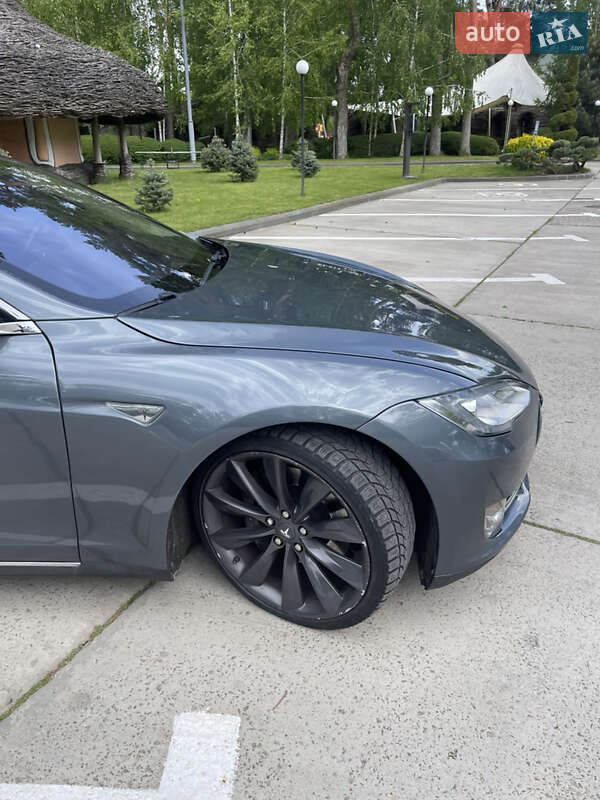 Ліфтбек Tesla Model S 2013 в Києві