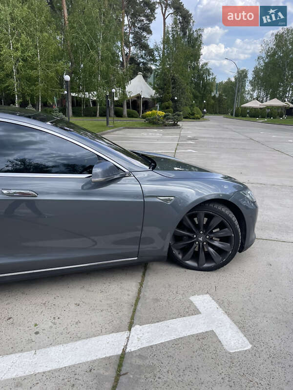 Ліфтбек Tesla Model S 2013 в Києві