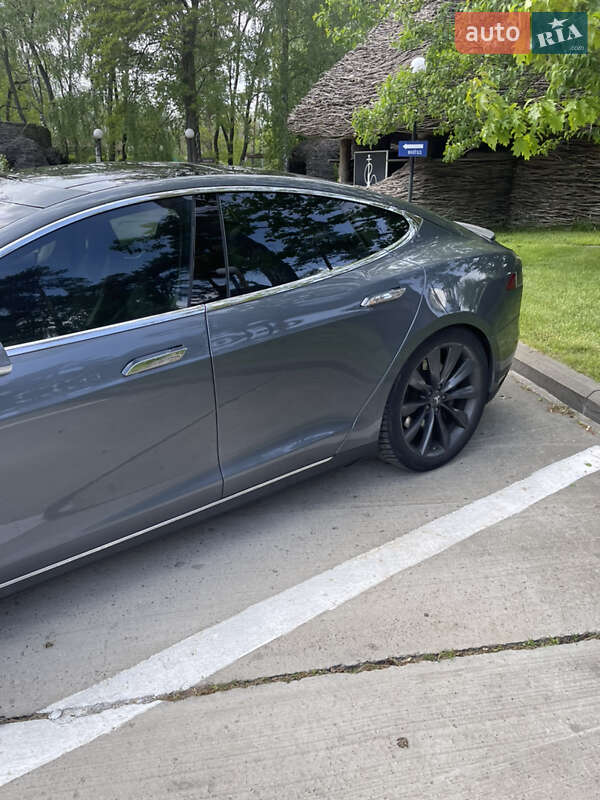 Ліфтбек Tesla Model S 2013 в Києві