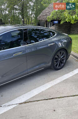 Лифтбек Tesla Model S 2013 в 