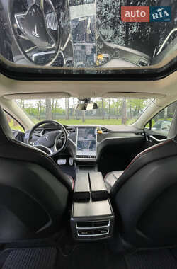 Лифтбек Tesla Model S 2013 в 