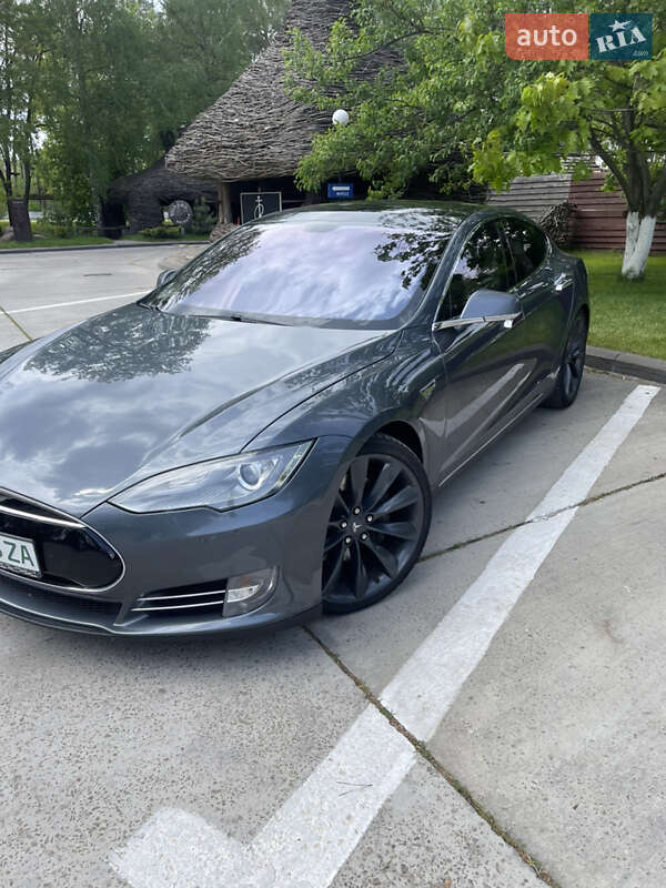 Ліфтбек Tesla Model S 2013 в Києві