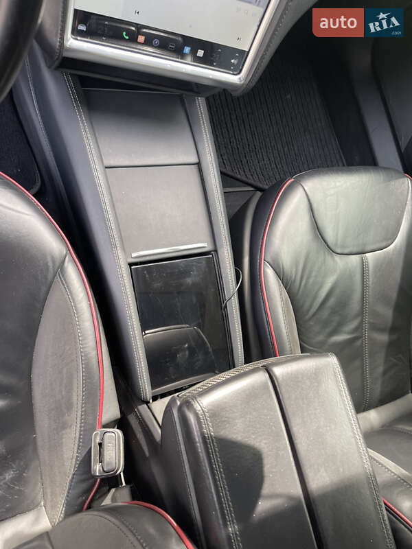 Ліфтбек Tesla Model S 2013 в Києві