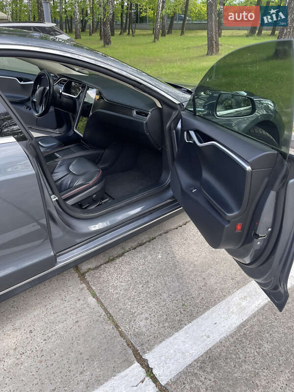 Ліфтбек Tesla Model S 2013 в Києві
