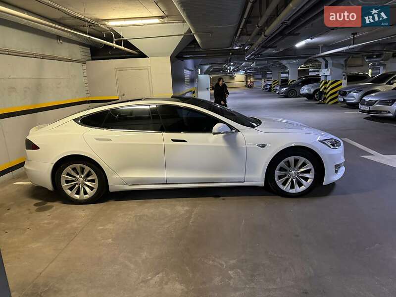 Лифтбек Tesla Model S 2016 в Днепре