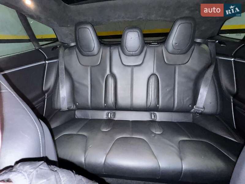 Лифтбек Tesla Model S 2016 в Днепре