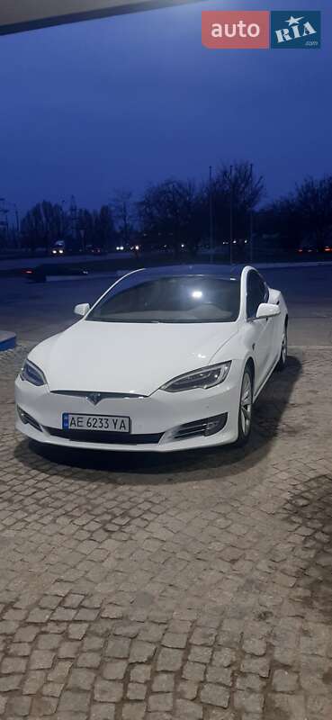 Лифтбек Tesla Model S 2016 в Днепре
