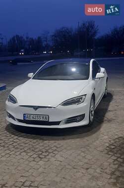 Лифтбек Tesla Model S 2016 в 