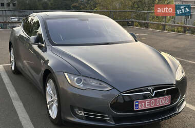 Ліфтбек Tesla Model S 2014 в Києві