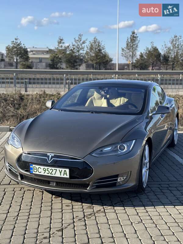Ліфтбек Tesla Model S 2015 в 