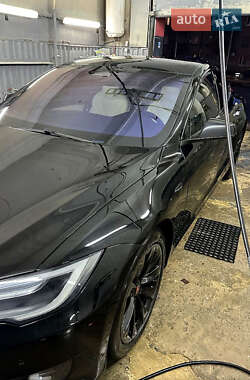 Лифтбек Tesla Model S 2017 в 
