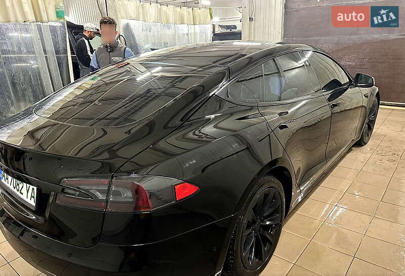 Лифтбек Tesla Model S 2017 в Львове
