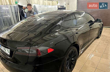 Лифтбек Tesla Model S 2017 в 