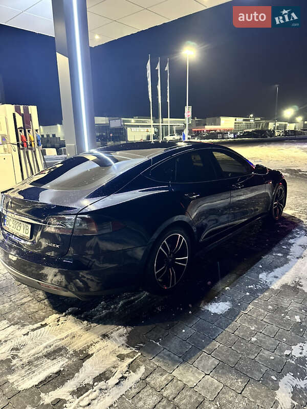 Лифтбек Tesla Model S 2014 в Львове
