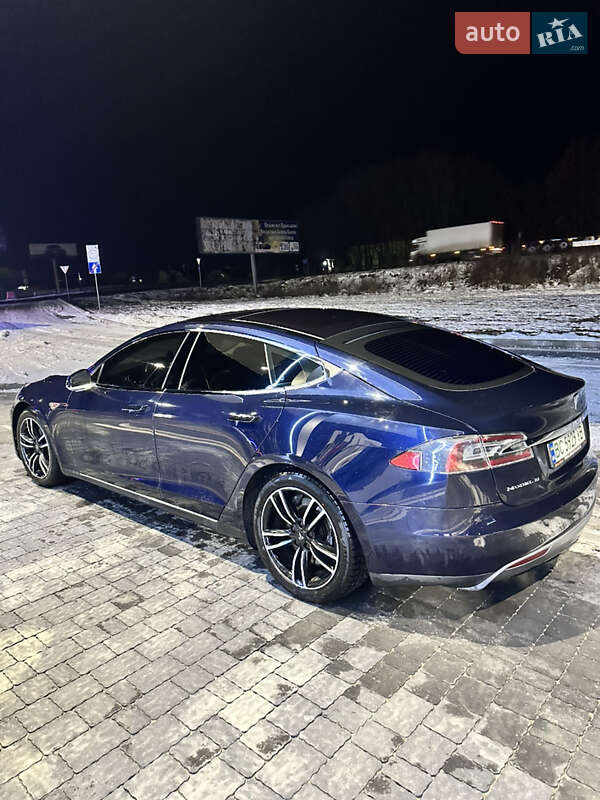 Лифтбек Tesla Model S 2014 в Львове