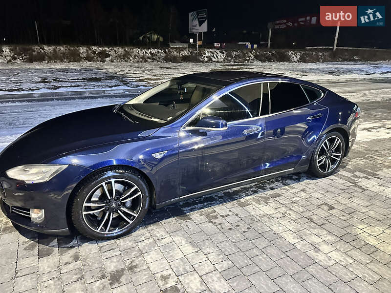 Лифтбек Tesla Model S 2014 в Львове