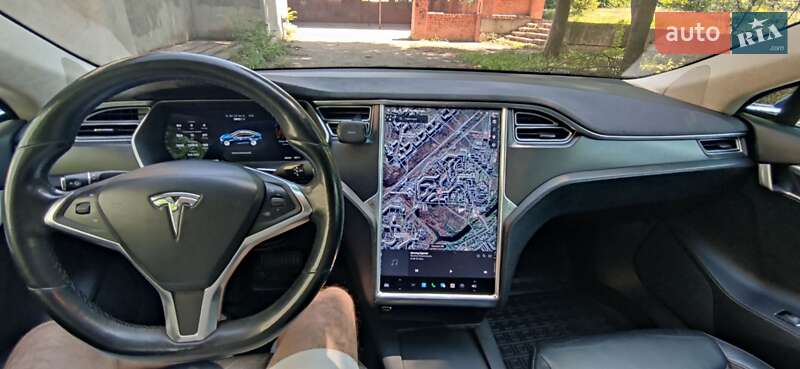 Ліфтбек Tesla Model S 2016 в Кривому Розі