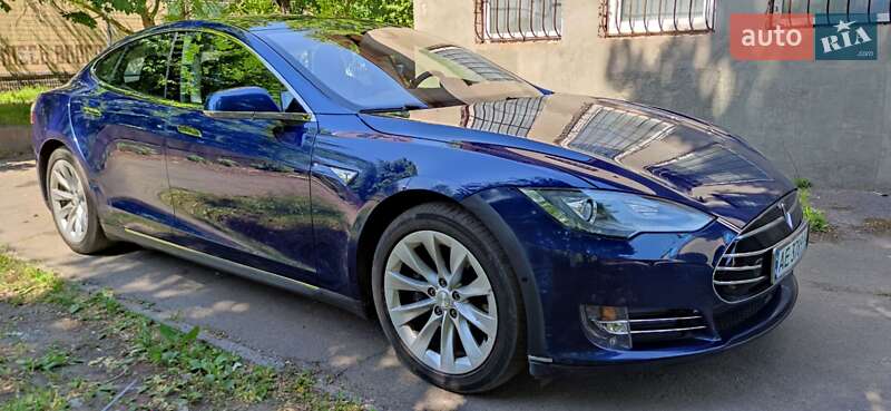 Ліфтбек Tesla Model S 2016 в Кривому Розі