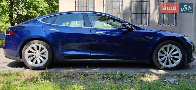 Ліфтбек Tesla Model S 2016 в Кривому Розі