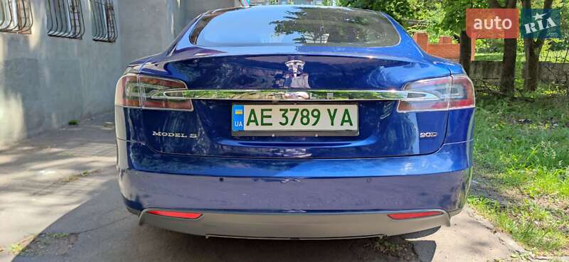 Ліфтбек Tesla Model S 2016 в Кривому Розі