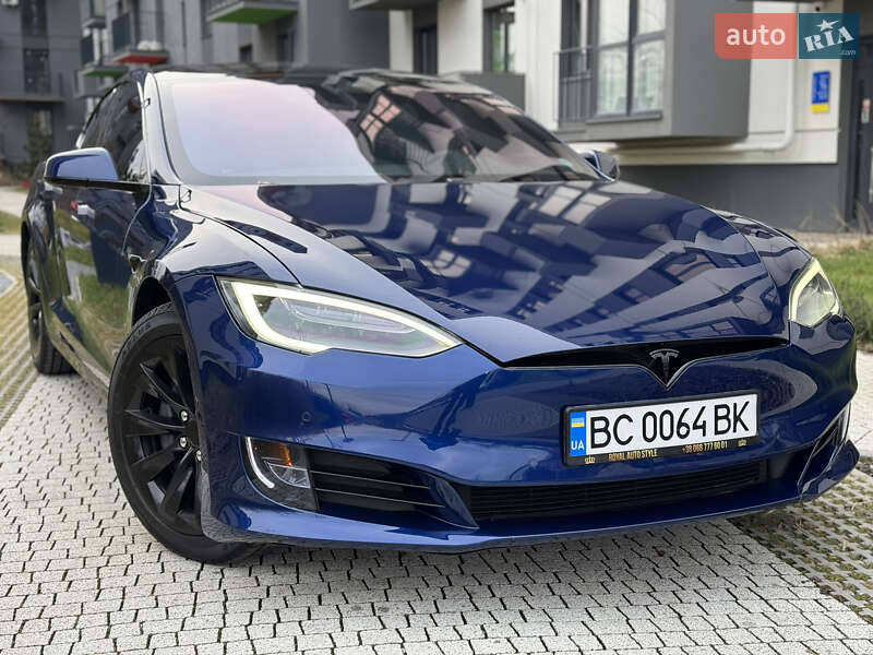 Лифтбек Tesla Model S 2018 в Львове