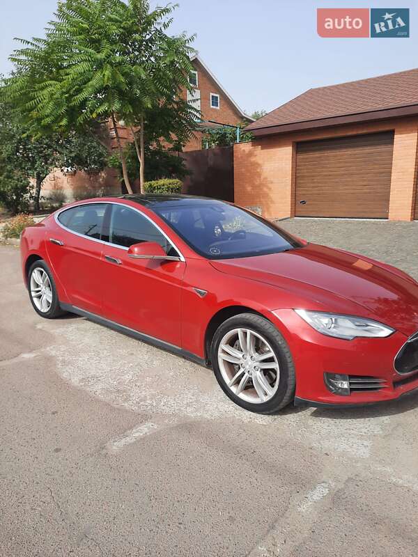Tesla Model S 2015