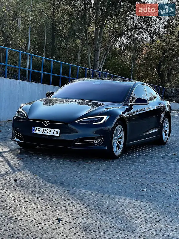 Лифтбек Tesla Model S 2018 в 