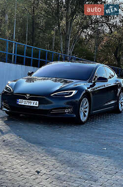 Лифтбек Tesla Model S 2018 в 