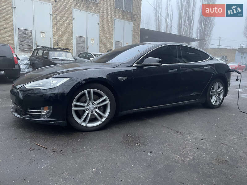 Ліфтбек Tesla Model S 2013 в Києві