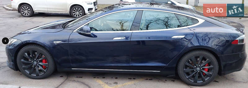 Лифтбек Tesla Model S 2015 в Киеве