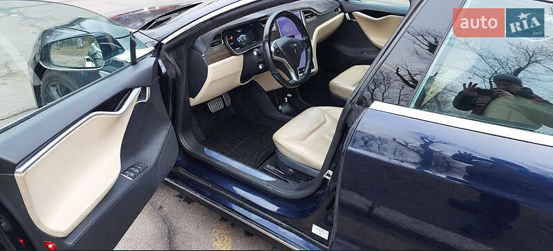 Лифтбек Tesla Model S 2015 в Киеве