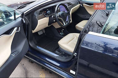 Лифтбек Tesla Model S 2015 в 