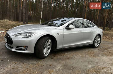 Лифтбек Tesla Model S 2015 в Киеве