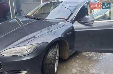 Лифтбек Tesla Model S 2015 в Новояворовске