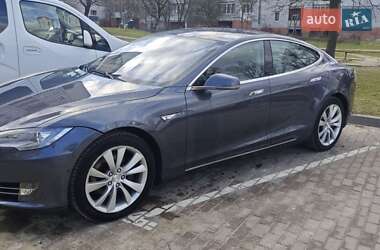 Лифтбек Tesla Model S 2015 в Новояворовске