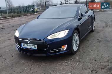 Лифтбек Tesla Model S 2015 в Киеве