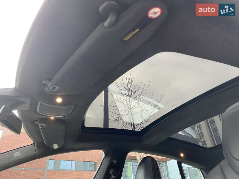 Лифтбек Tesla Model S 2017 в Львове