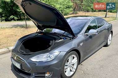 Лифтбек Tesla Model S 2016 в Киеве